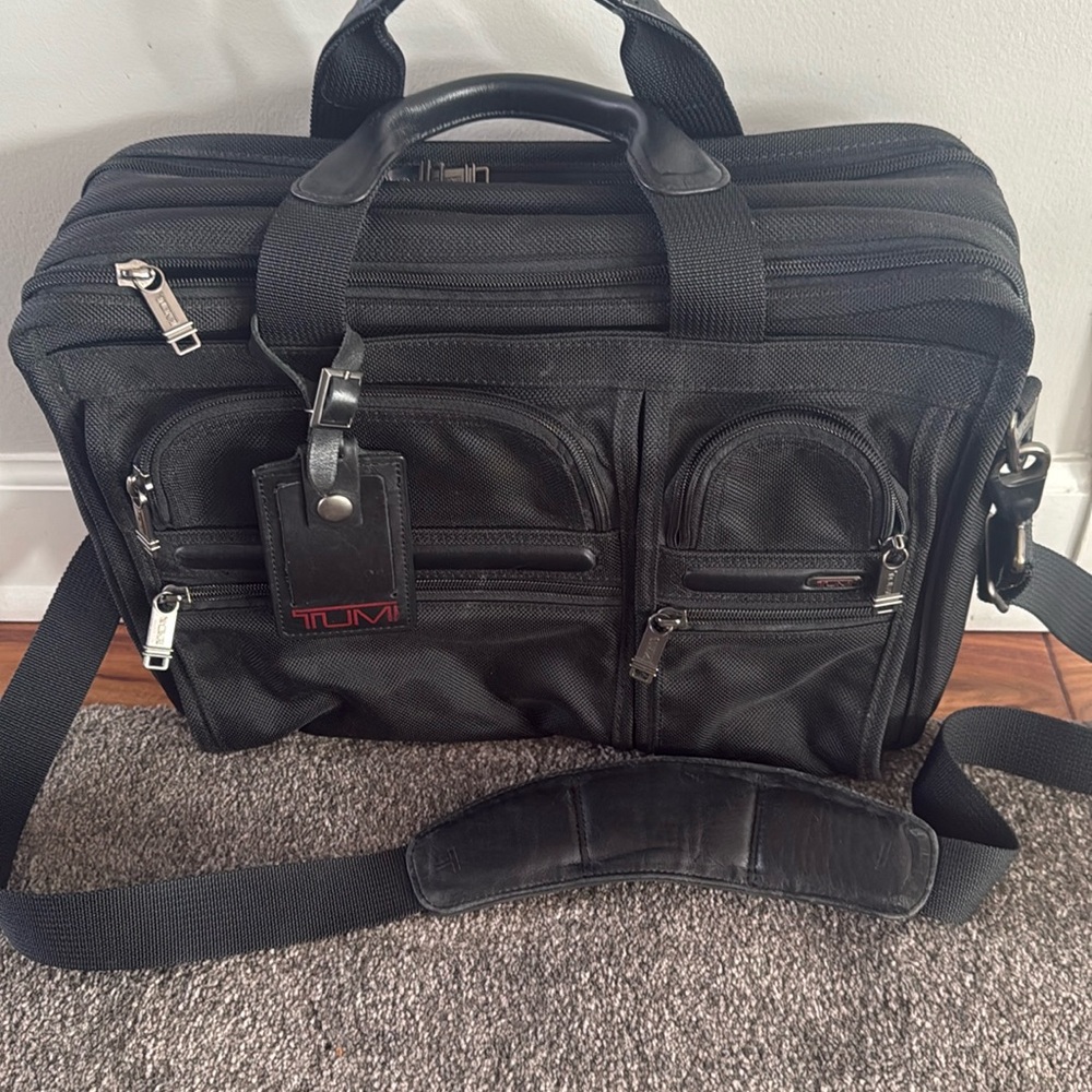 Very Good Condition Tumi Alpha Expandable Organiz… - image 1